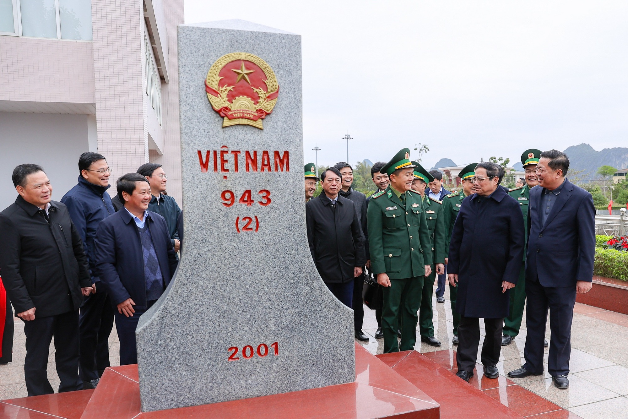 Thủ tướng thăm, chúc Tết mẹ Việt Nam anh hùng, đồng bào, chiến sĩ tại vùng biên giới Cao Bằng - Ảnh 9. Thủ tướng thăm, chúc Tết mẹ Việt Nam anh hùng, đồng bào, chiến sĩ tại vùng biên giới Cao Bằng - Ảnh 9.
