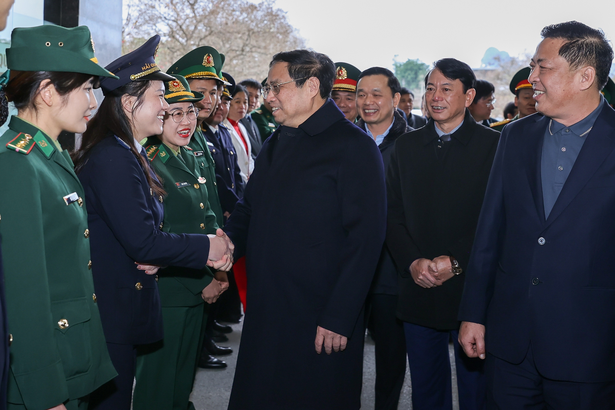 Thủ tướng thăm, chúc Tết mẹ Việt Nam anh hùng, đồng bào, chiến sĩ tại vùng biên giới Cao Bằng - Ảnh 7. Thủ tướng thăm, chúc Tết mẹ Việt Nam anh hùng, đồng bào, chiến sĩ tại vùng biên giới Cao Bằng - Ảnh 7.