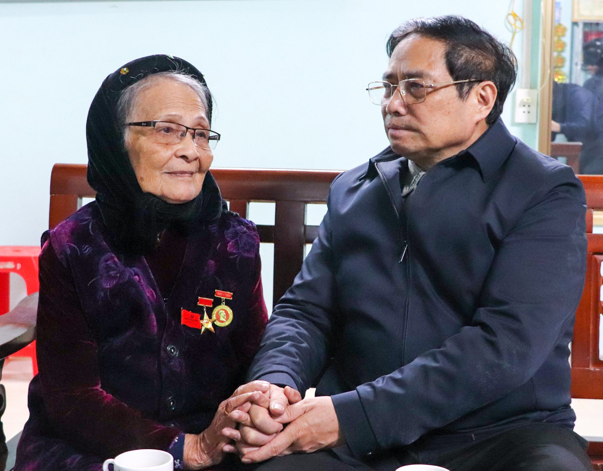 Thủ tướng thăm, chúc Tết mẹ Việt Nam anh hùng, đồng bào, chiến sĩ tại vùng biên giới Cao Bằng - Ảnh 12. Thủ tướng thăm, chúc Tết mẹ Việt Nam anh hùng, đồng bào, chiến sĩ tại vùng biên giới Cao Bằng - Ảnh 12.