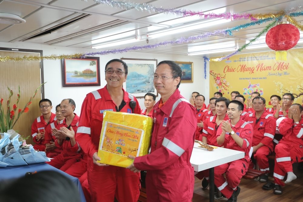 lanh-dao-pvep-cd-dkvn-chuc-tet-can-bo-nguoi-lao-dong-gian-dai-hung-01-20230117160140.jpeg