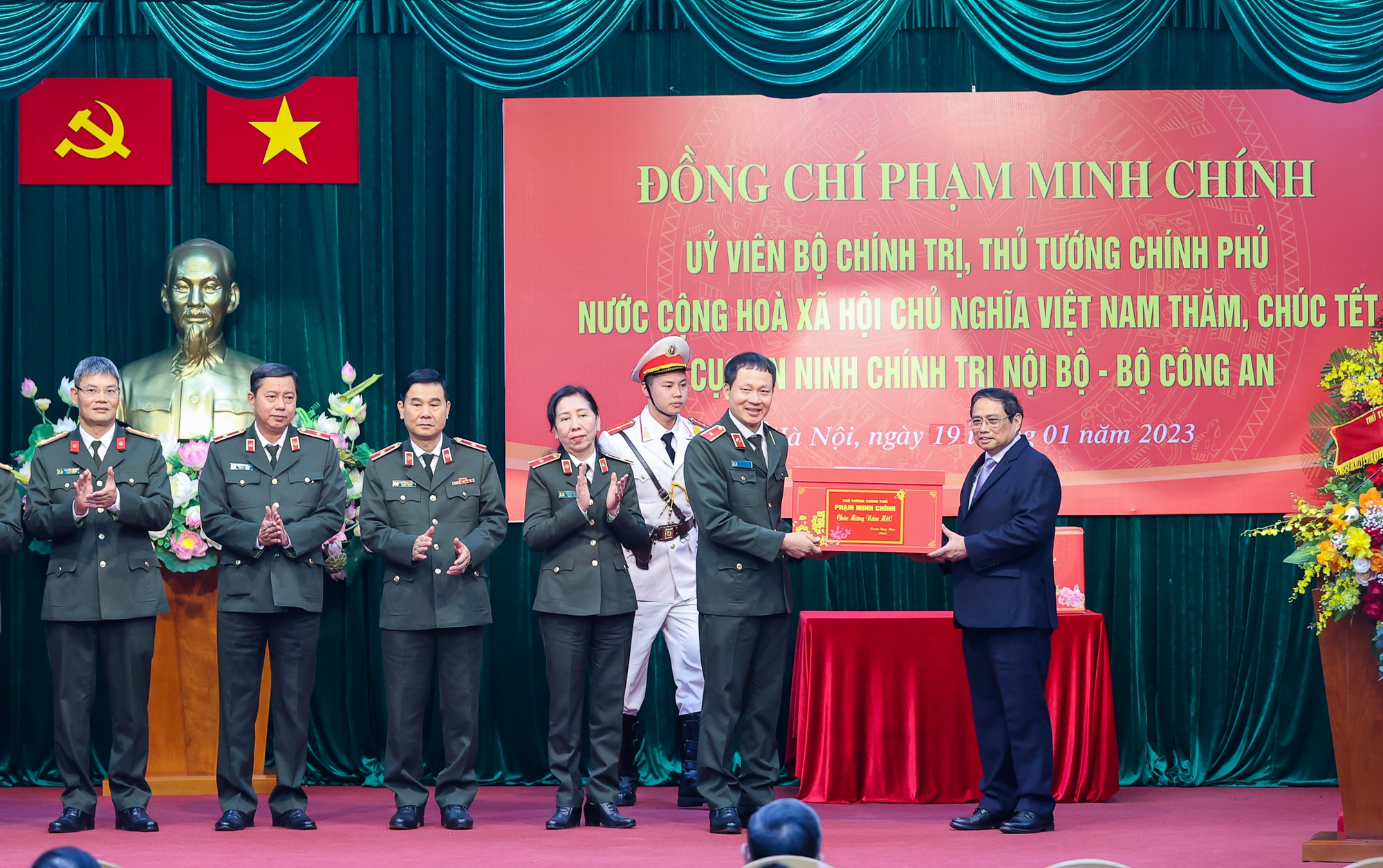 Thủ tướng thăm, kiểm tra công tác sẵn sàng chiến đấu tại một số đơn vị quân đội, công an - Ảnh 5.