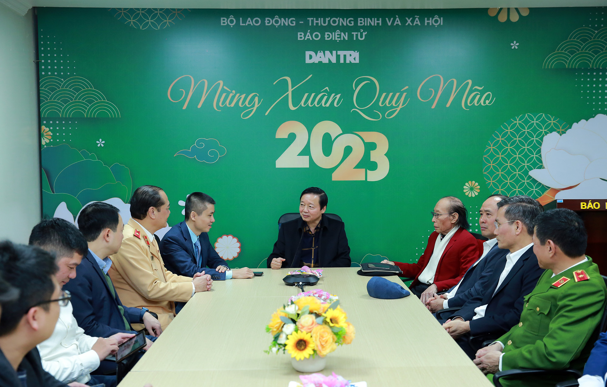 Phó Thủ tướng Trần Hồng Hà thăm, chúc Tết các lực lượng ứng trực đêm Giao thừa - Ảnh 4. Phó Thủ tướng Trần Hồng Hà thăm, chúc Tết các lực lượng ứng trực đêm Giao thừa - Ảnh 4.