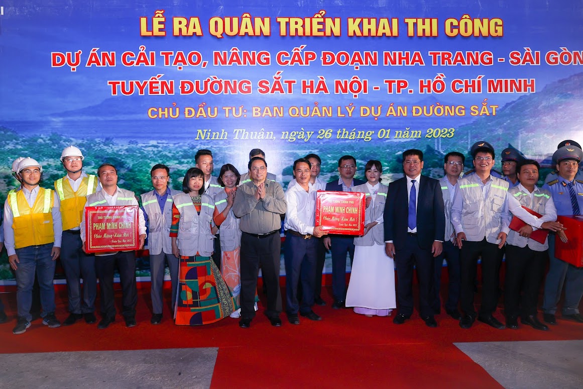 Thủ tướng: Vừa cải tạo, nâng cấp đường sắt Hà Nội – TPHCM, vừa nghiên cứu, chuẩn bị đầu tư đường sắt tốc độ cao Bắc - Nam - Ảnh 4. Thủ tướng: Vừa cải tạo, nâng cấp đường sắt Hà Nội – TPHCM, vừa nghiên cứu, chuẩn bị đầu tư đường sắt tốc độ cao Bắc - Nam - Ảnh 4.