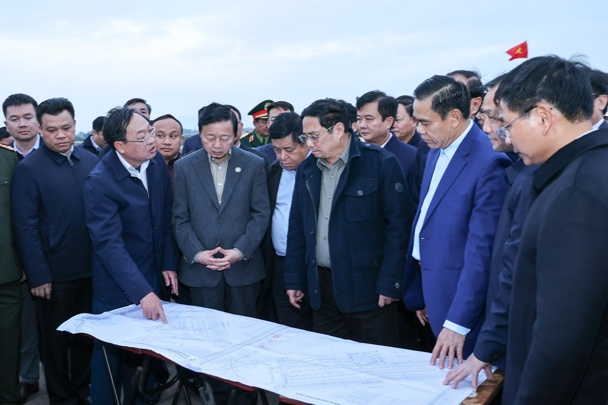 Thủ tướng thị sát dự án cao tốc Bắc-Nam phía đông giai đoạn 2 tại Hà Tĩnh - Ảnh 1. Thủ tướng thị sát dự án cao tốc Bắc-Nam phía đông giai đoạn 2 tại Hà Tĩnh - Ảnh 1.
