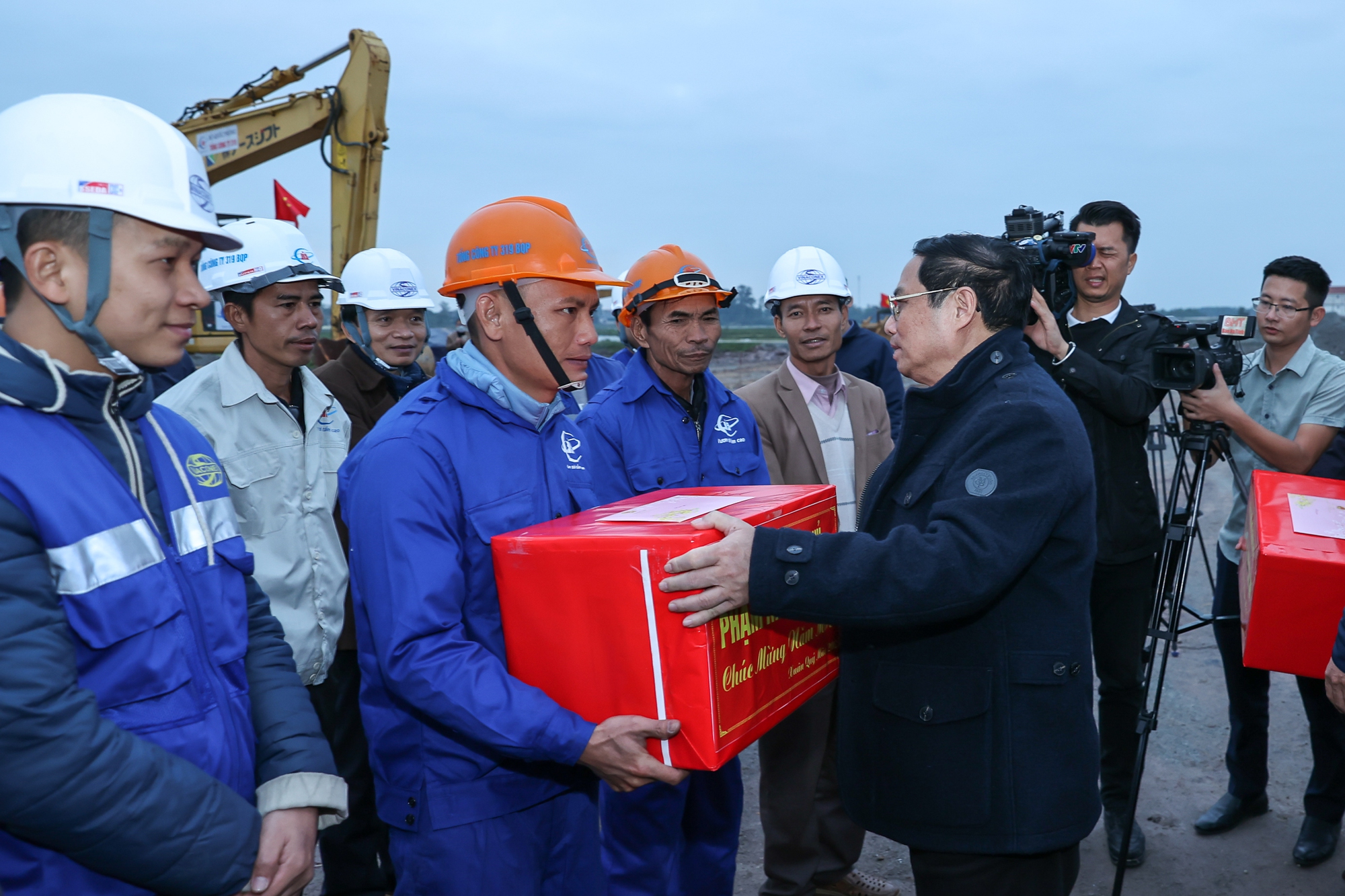 Thủ tướng thị sát dự án cao tốc Bắc-Nam phía đông giai đoạn 2 tại Hà Tĩnh - Ảnh 2. Thủ tướng thị sát dự án cao tốc Bắc-Nam phía đông giai đoạn 2 tại Hà Tĩnh - Ảnh 2.
