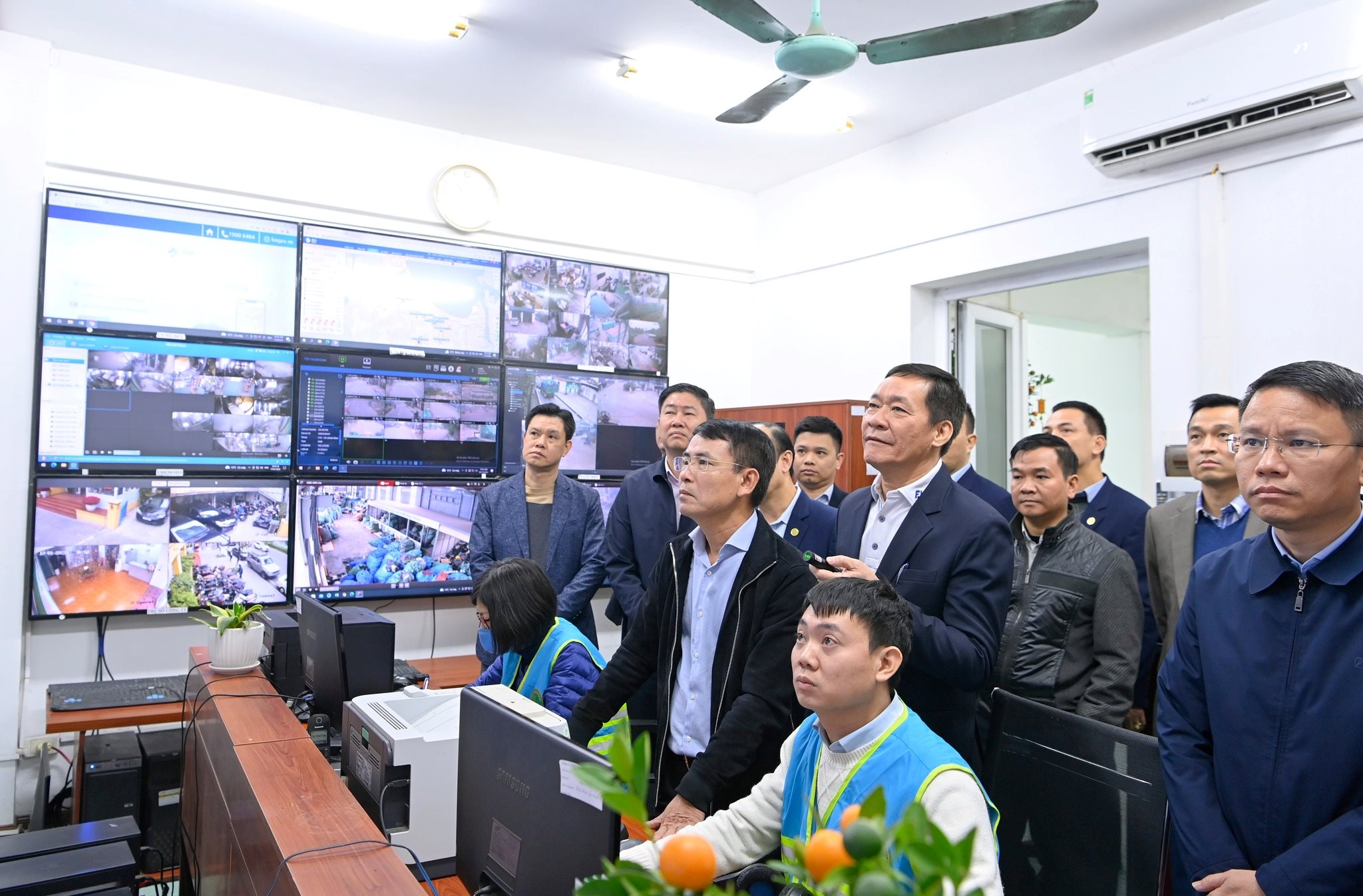2.-dong-chi-nguyen-trong-dong-pho-chu-tich-ubnd-thanh-pho-ha-noi-trung-tam-dieu-hanh-san-xuat.jpg