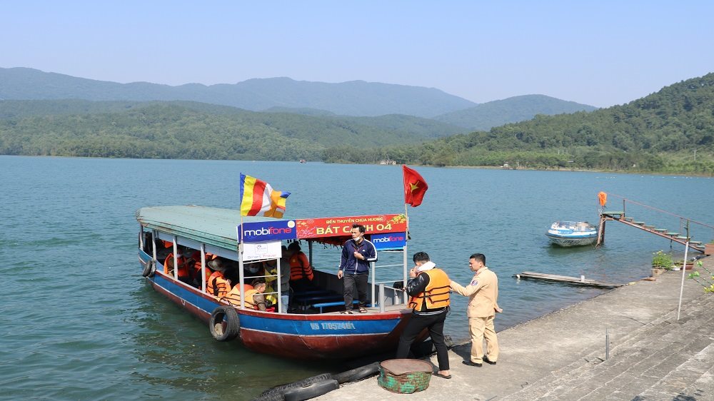 anh-4.-chua-huong.jpg