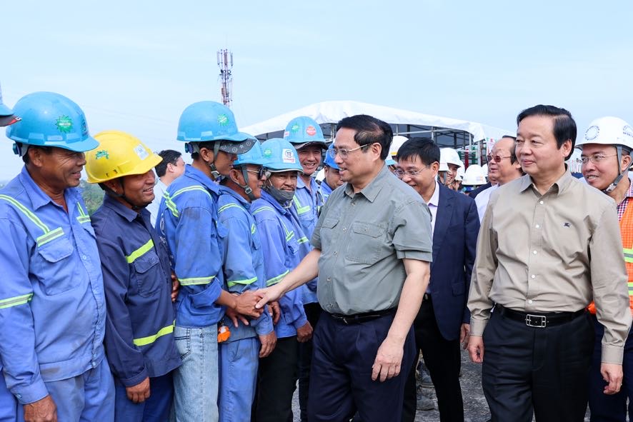 Thủ tướng đôn đốc các dự án cao tốc ĐBSCL, lần thứ 3 thị sát công trường cầu Mỹ Thuận 2 - Ảnh 1. Thủ tướng đôn đốc các dự án cao tốc ĐBSCL, lần thứ 3 thị sát công trường cầu Mỹ Thuận 2 - Ảnh 1.