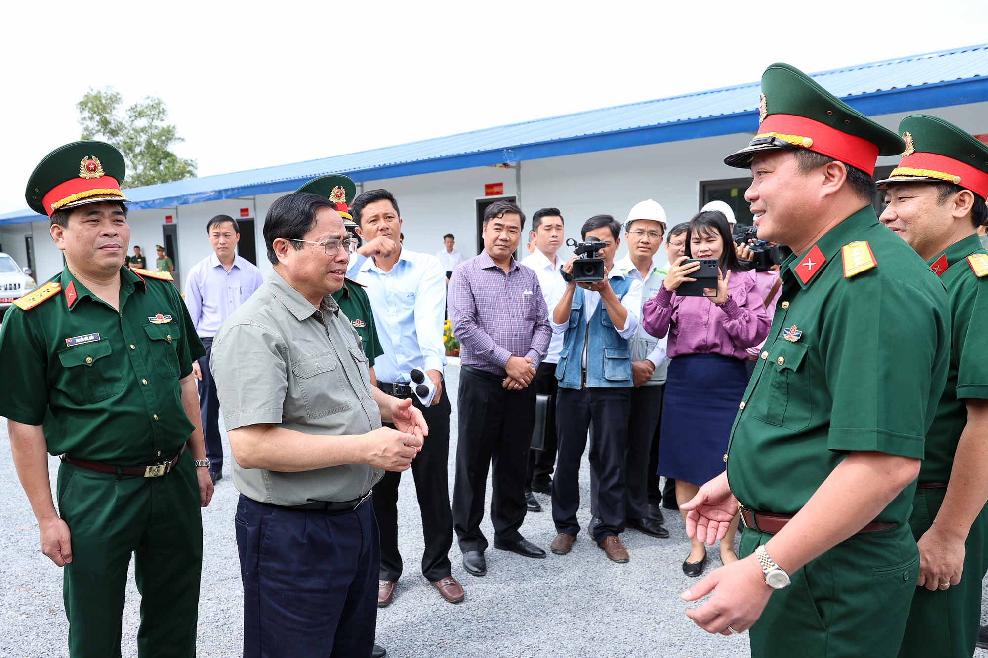 Thủ tướng đôn đốc các dự án cao tốc ĐBSCL, lần thứ 3 thị sát công trường cầu Mỹ Thuận 2 - Ảnh 7. Thủ tướng đôn đốc các dự án cao tốc ĐBSCL, lần thứ 3 thị sát công trường cầu Mỹ Thuận 2 - Ảnh 7.