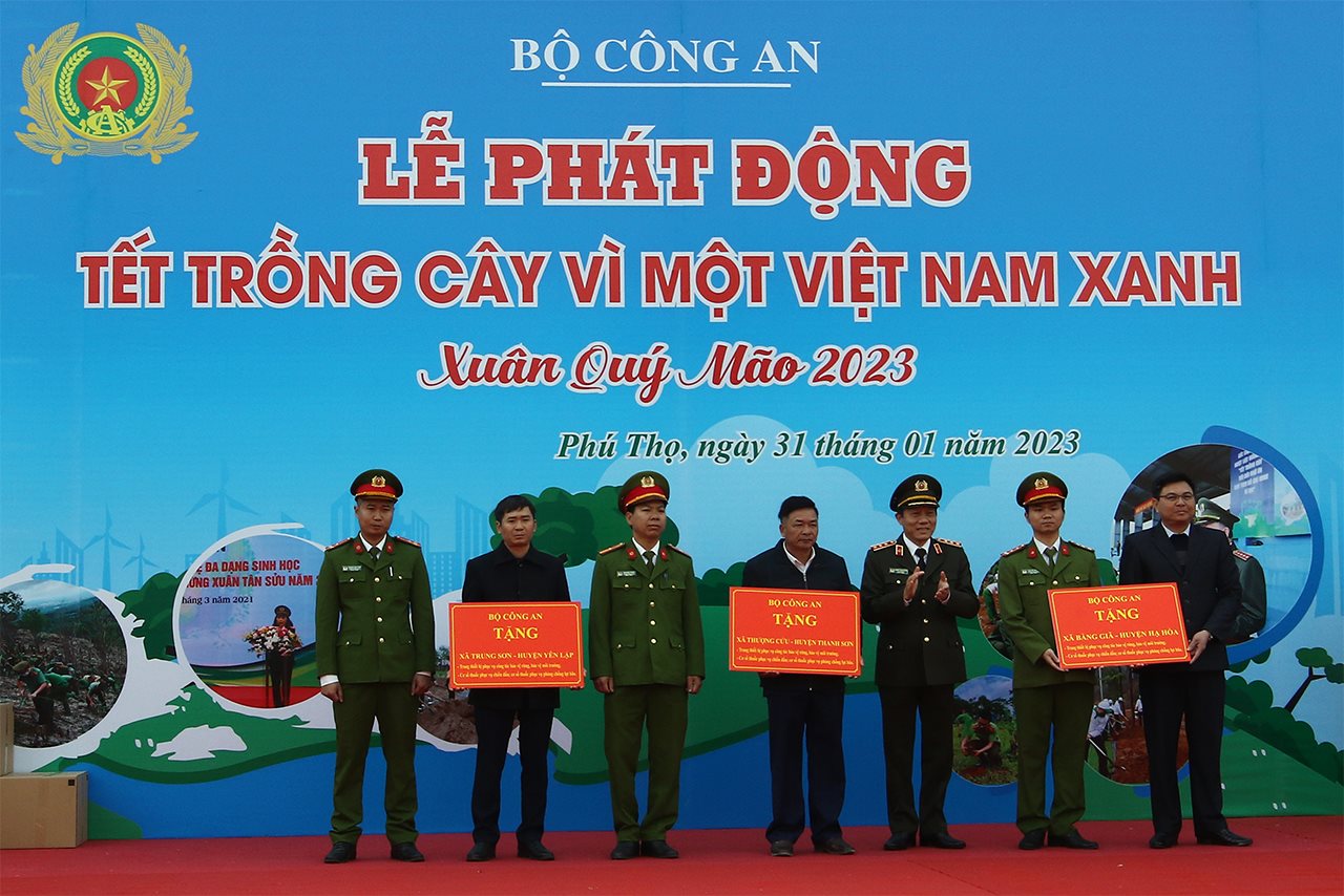 small_tang-qua.jpg