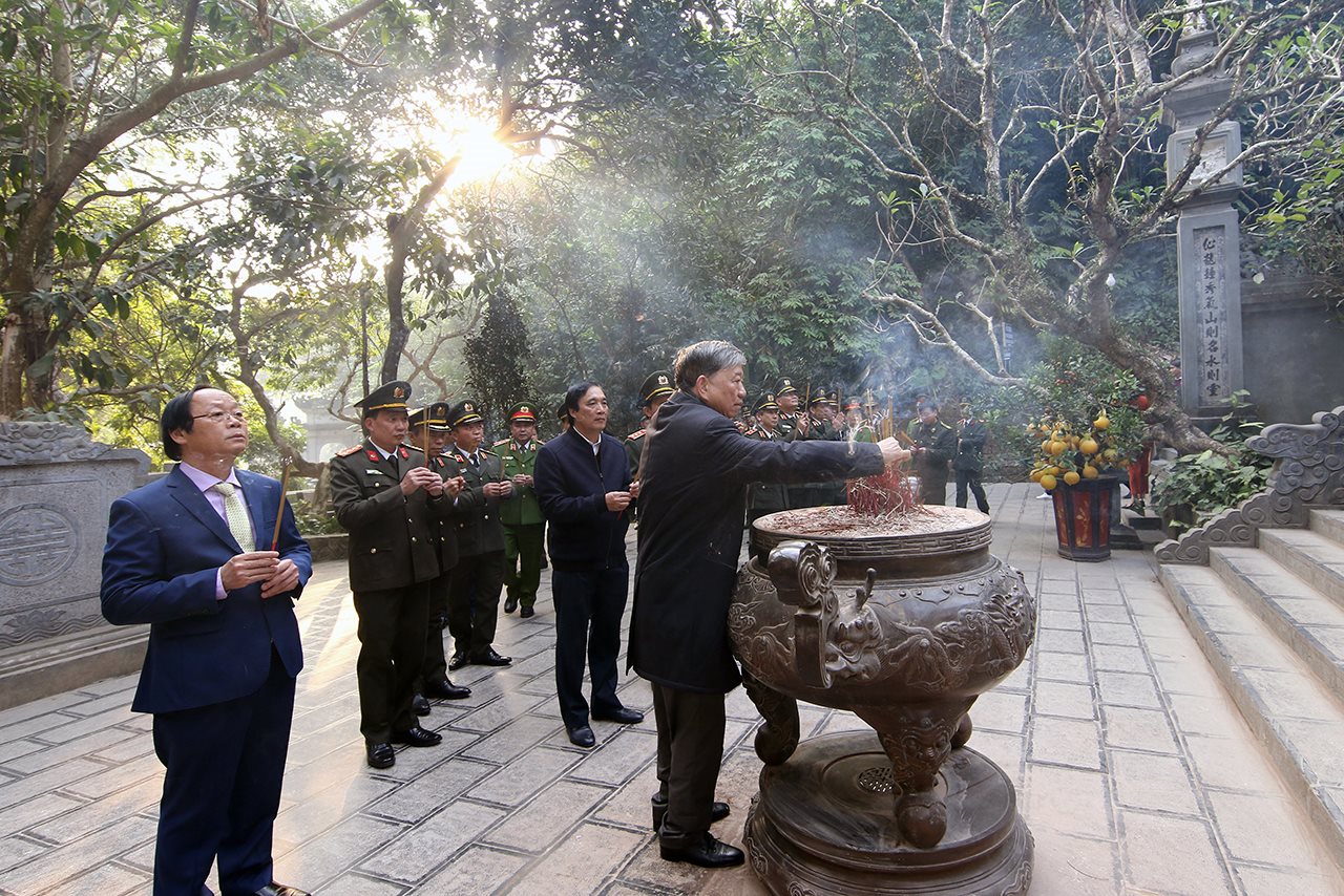 small_thap-huong.jpg