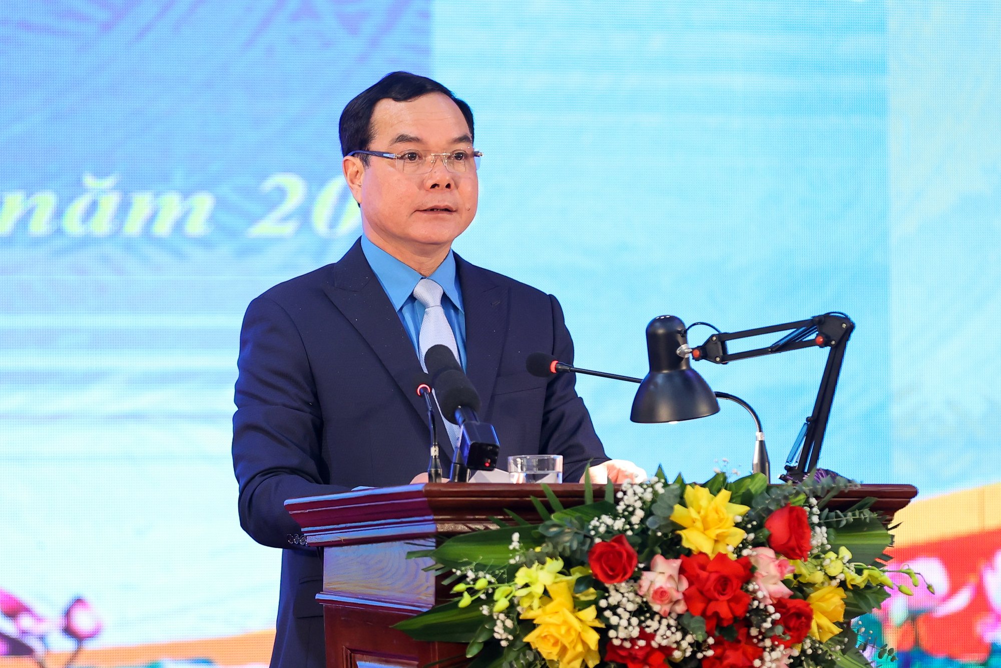 Thủ tướng: 3 nhiệm vụ trọng tâm, đột phá đáp ứng nhu cầu thiết thực của công nhân - Ảnh 5. Thủ tướng: 3 nhiệm vụ trọng tâm, đột phá đáp ứng nhu cầu thiết thực của công nhân - Ảnh 5.