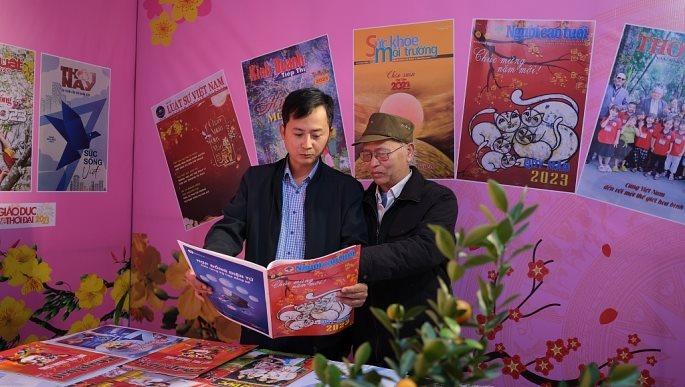 giao-luu-chia-se-kinh-nghiem-giua-nhung-nguoi-lam-bao.jpg