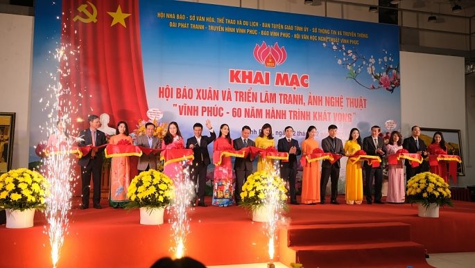 khai-mac-hoi-bao-xuan-va-trien-lam-tranh-anh-nghe-thuat-vinh-phuc-60-nam-hanh-trinh-khat-vong.jpg