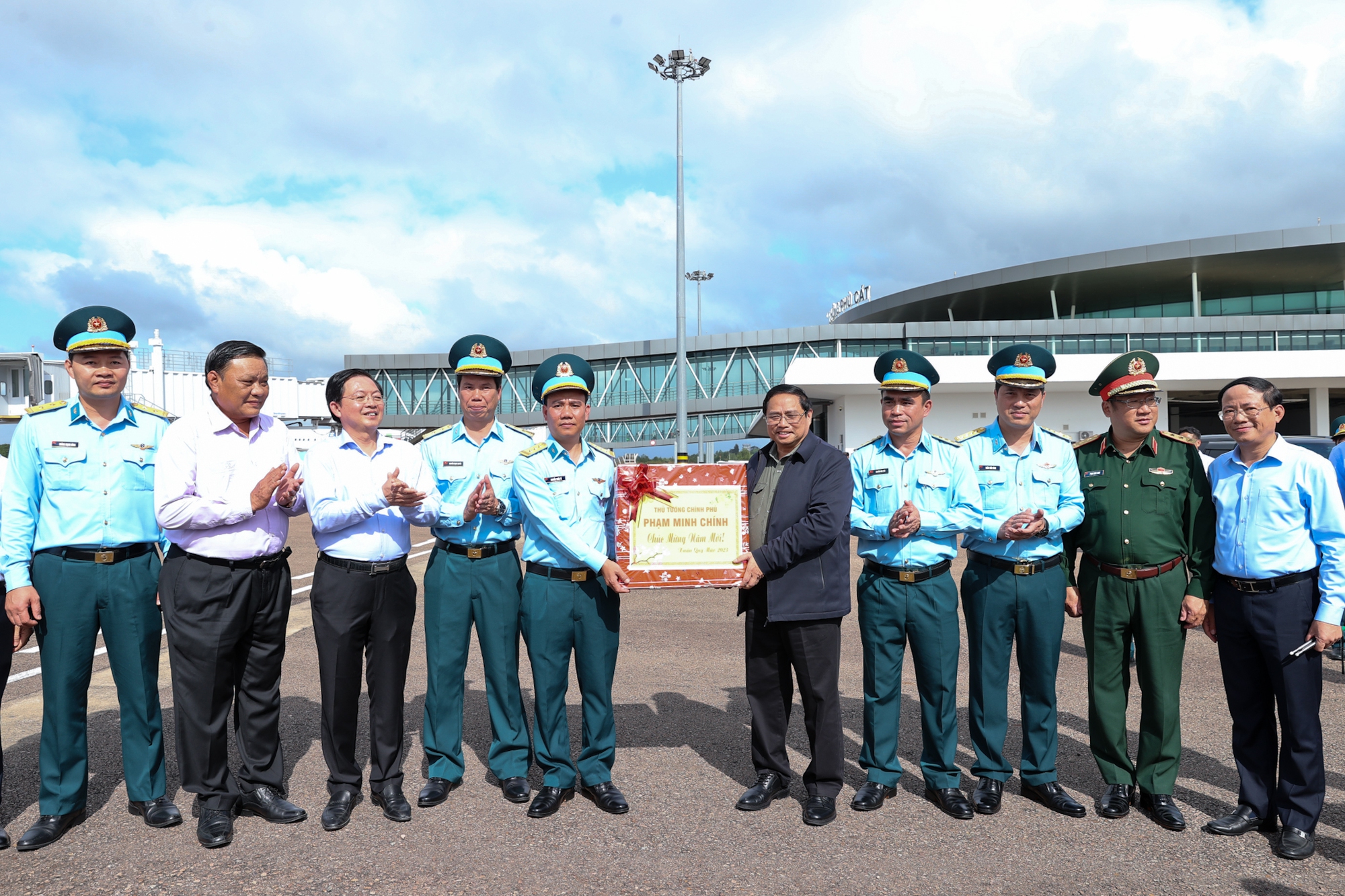 Thủ tướng khảo sát một số công trình, dự án lớn tại Bình Định - Ảnh 4. Thủ tướng khảo sát một số công trình, dự án lớn tại Bình Định - Ảnh 4.