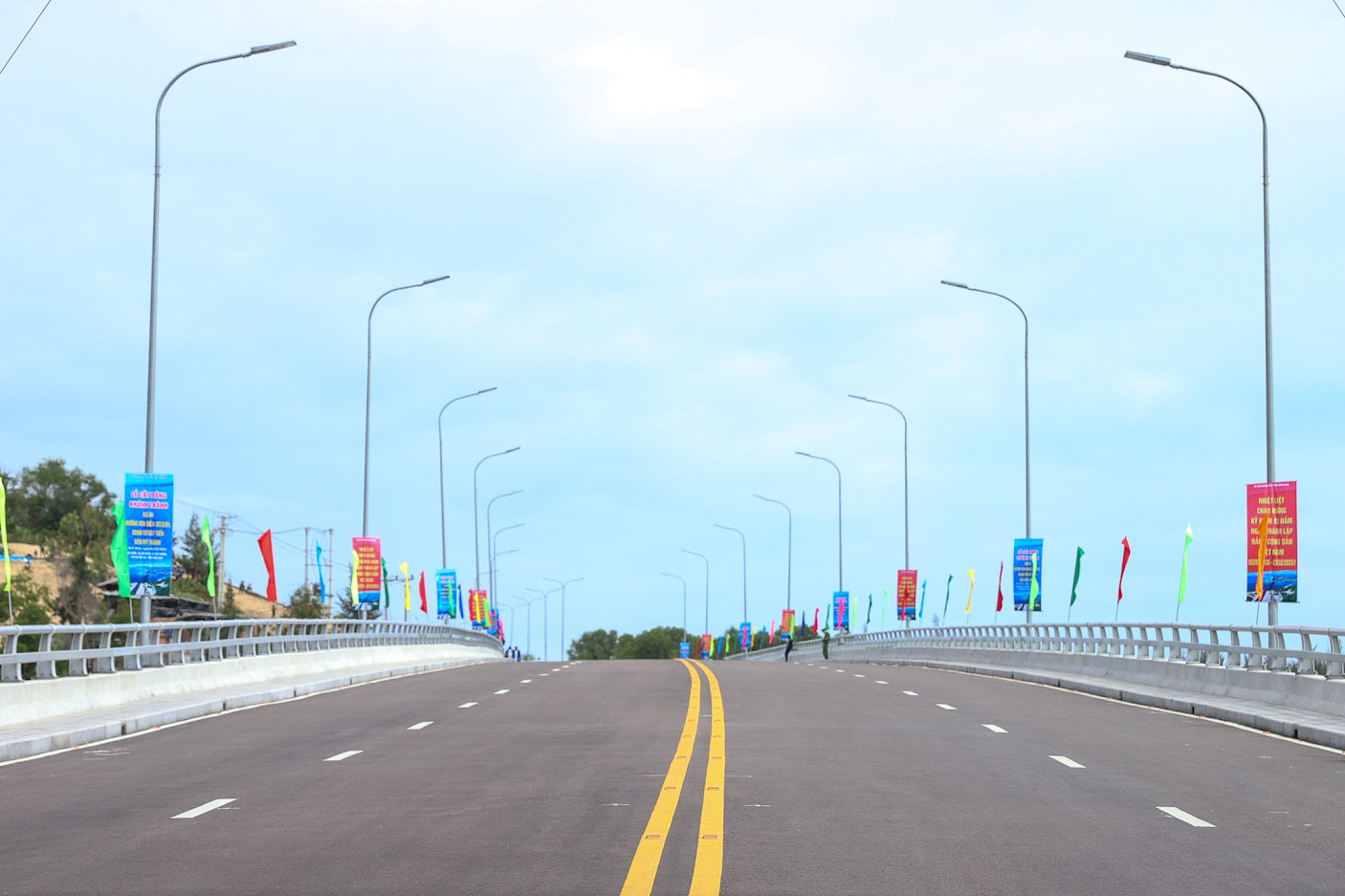 Thủ tướng khảo sát một số công trình, dự án lớn tại Bình Định - Ảnh 7. Thủ tướng khảo sát một số công trình, dự án lớn tại Bình Định - Ảnh 7.