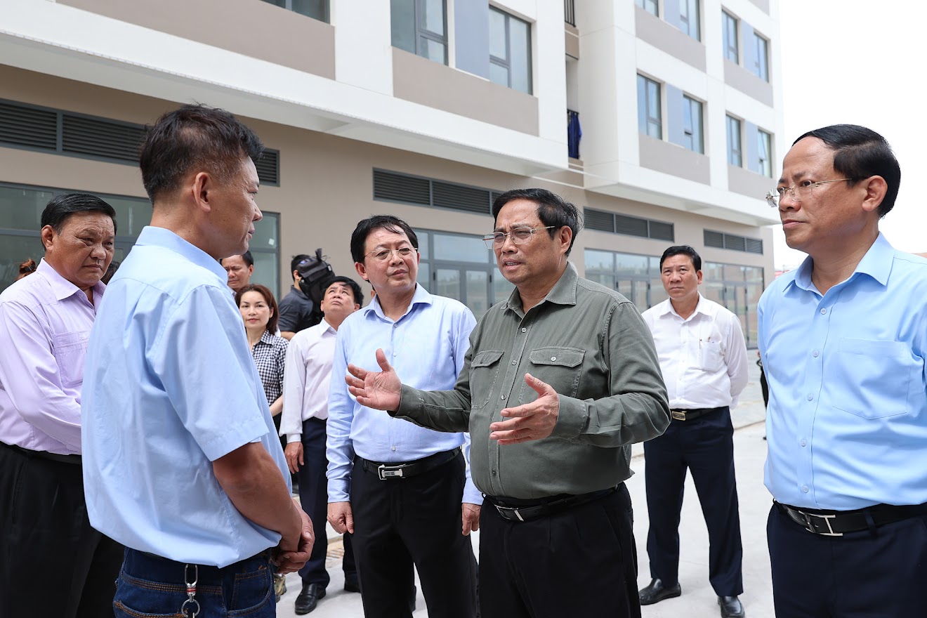 Thủ tướng khảo sát một số dự án hạ tầng, công nghiệp lớn và mô hình nhà thu nhập thấp tại Bình Định - Ảnh 9. Thủ tướng khảo sát một số dự án hạ tầng, công nghiệp lớn và mô hình nhà thu nhập thấp tại Bình Định - Ảnh 9.