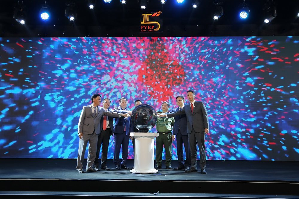 le-ky-niem-15-nam-thanh-lap-pvep.jpg