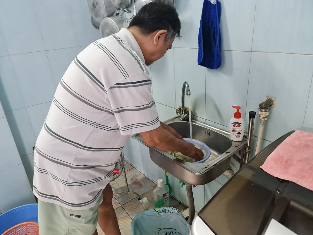 a3-tp.hcm-trien-khai-nhieu-chinh-sach-ho-tro-cac-ho-ngheo-can-ngheo-duoc-tiep-can-nuoc-sach.jpg
