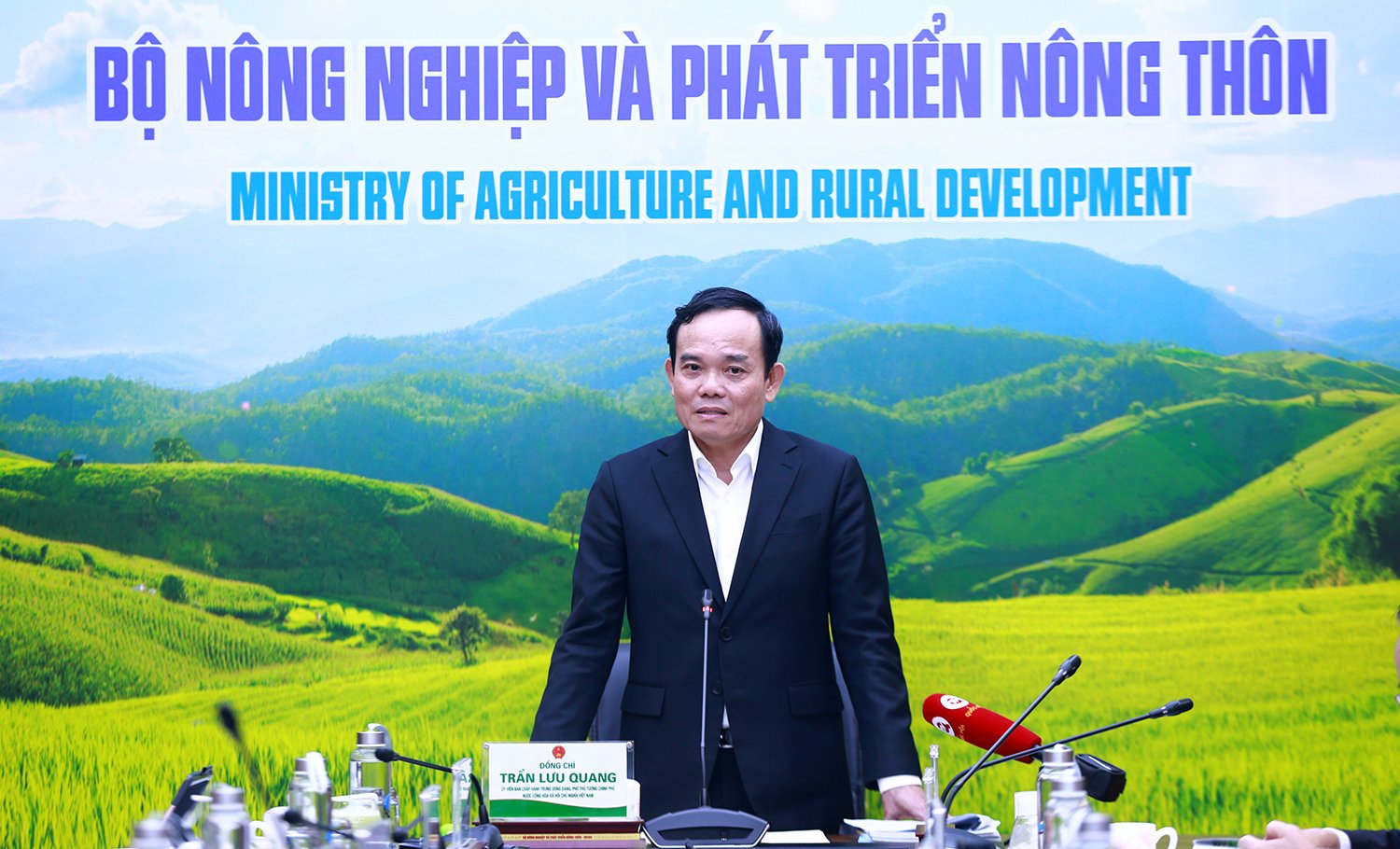 Phó Thủ tướng Trần Lưu Quang làm việc với Bộ NN&PTNT - Ảnh 2. Phó Thủ tướng Trần Lưu Quang làm việc với Bộ NN&PTNT - Ảnh 2.