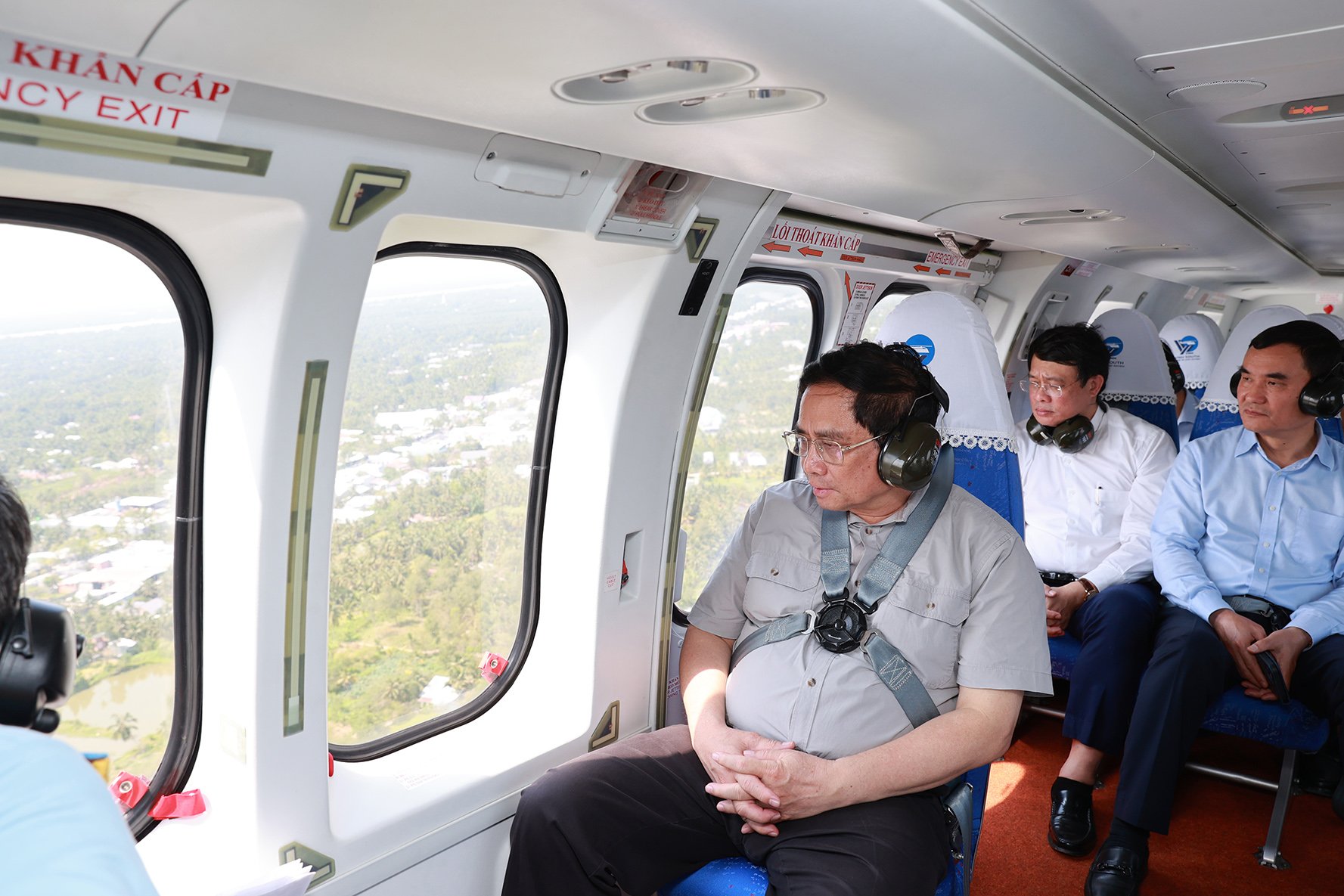 Thủ tướng chấn chỉnh khâu GPMB, đôn đốc dự án cầu Rạch Miễu 2 và khảo sát tuyến đường ven biển Bến Tre - Ảnh 7. Thủ tướng chấn chỉnh khâu GPMB, đôn đốc dự án cầu Rạch Miễu 2 và khảo sát tuyến đường ven biển Bến Tre - Ảnh 7.