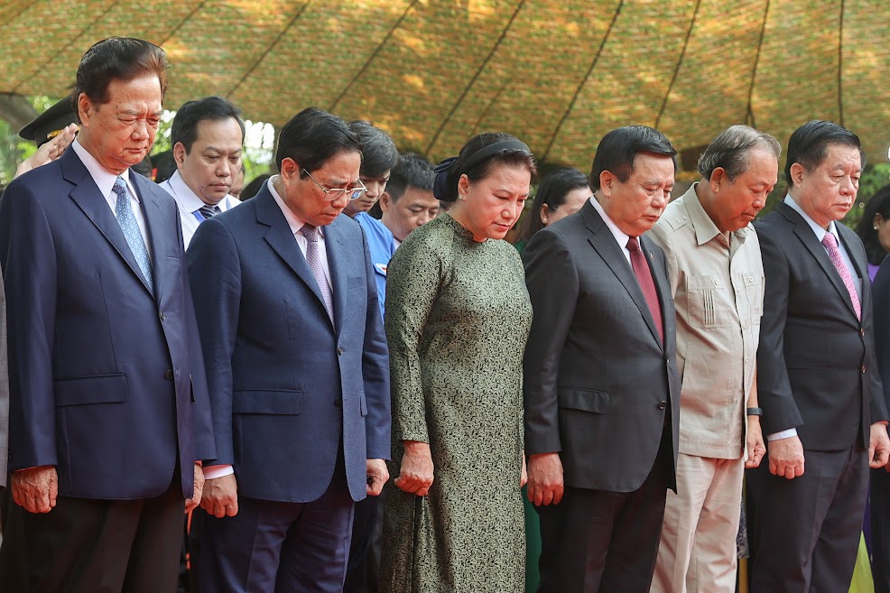 Thủ tướng Phạm Minh Chính dâng hương tưởng niệm đồng chí Huỳnh Tấn Phát - Ảnh 4. Thủ tướng Phạm Minh Chính dâng hương tưởng niệm đồng chí Huỳnh Tấn Phát - Ảnh 4.