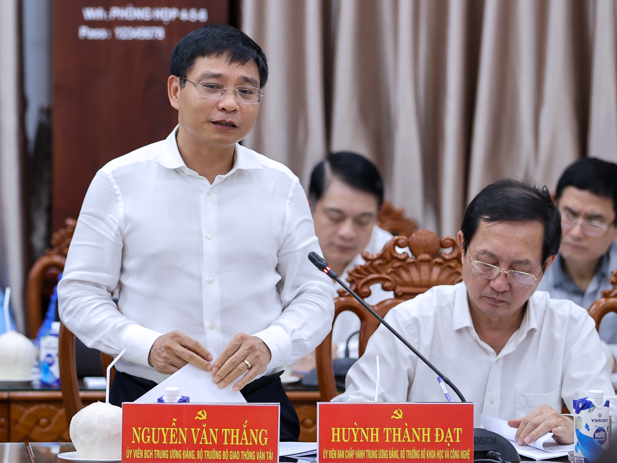 Bến Tre cần tập trung thúc đẩy hạ tầng kết nối và kinh tế biển, tạo động lực phát triển mới - Ảnh 5. Bến Tre cần tập trung thúc đẩy hạ tầng kết nối và kinh tế biển, tạo động lực phát triển mới - Ảnh 5.