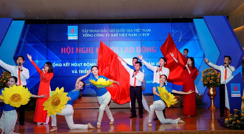 1.3.-tiet-muc-chao-mung-hoi-nghi.jpg
