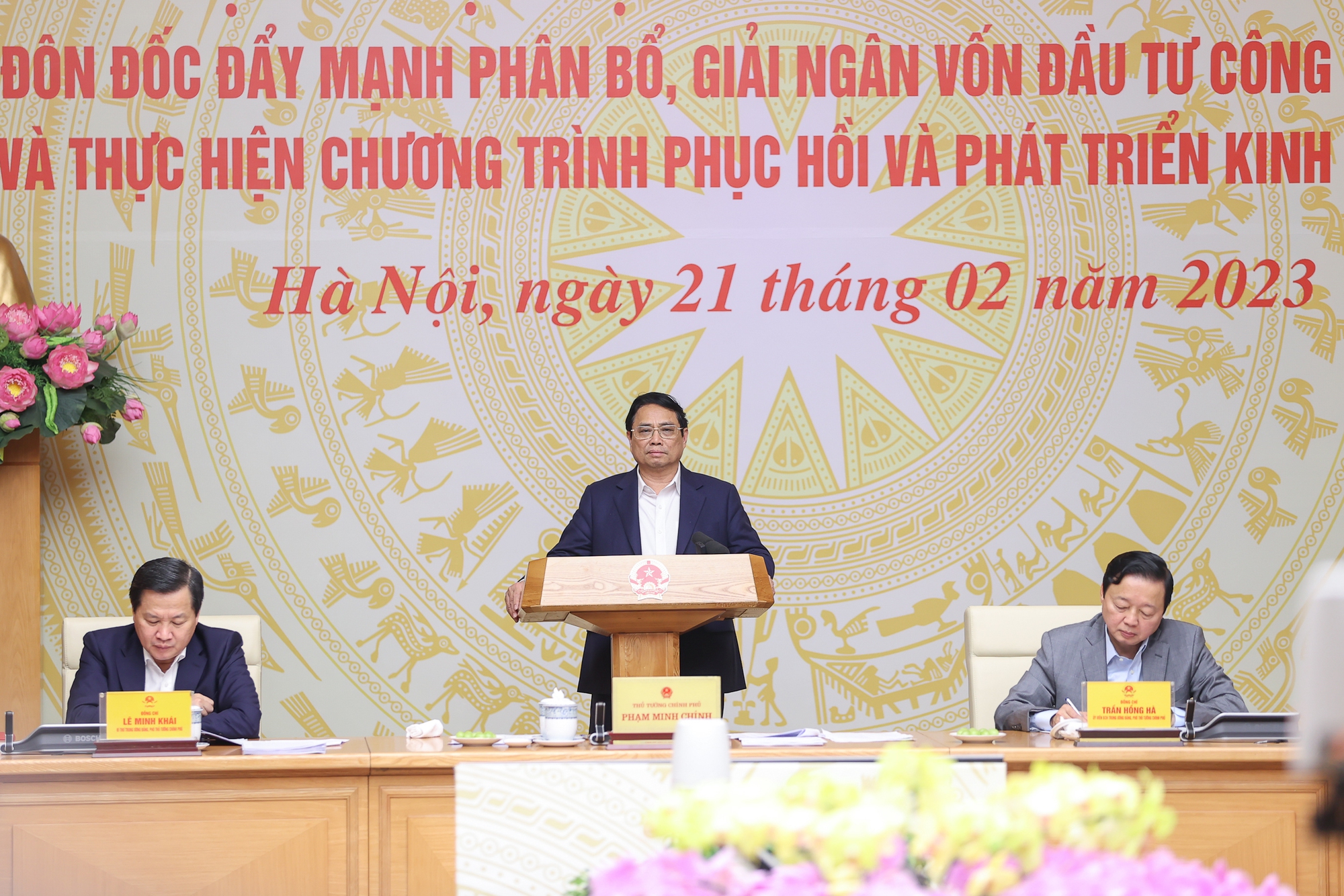 Thủ tướng: Đầu tư công phải có trọng tâm, trọng điểm, không dàn trải, phát huy vai trò nguồn lực, động lực phát triển - Ảnh 3. Thủ tướng: Đầu tư công phải có trọng tâm, trọng điểm, không dàn trải, phát huy vai trò nguồn lực, động lực phát triển - Ảnh 3.
