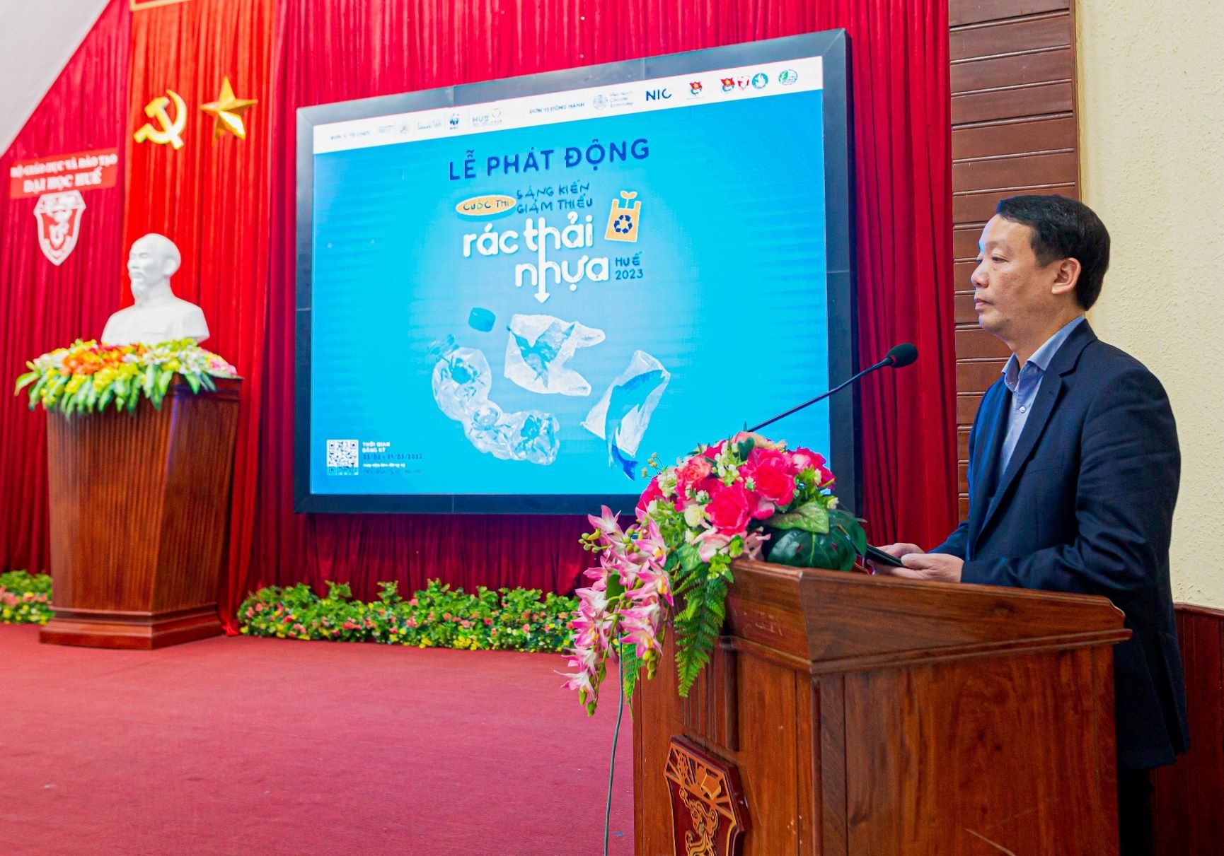 van-nhat-wwf-viet-nam-ong-phan-thien-dinh-uy-vien-thuong-vu-tinh-uy-bi-thu-thanh-uy-hue-phat-bieu-tai-le-phat-dong-2-.jpg