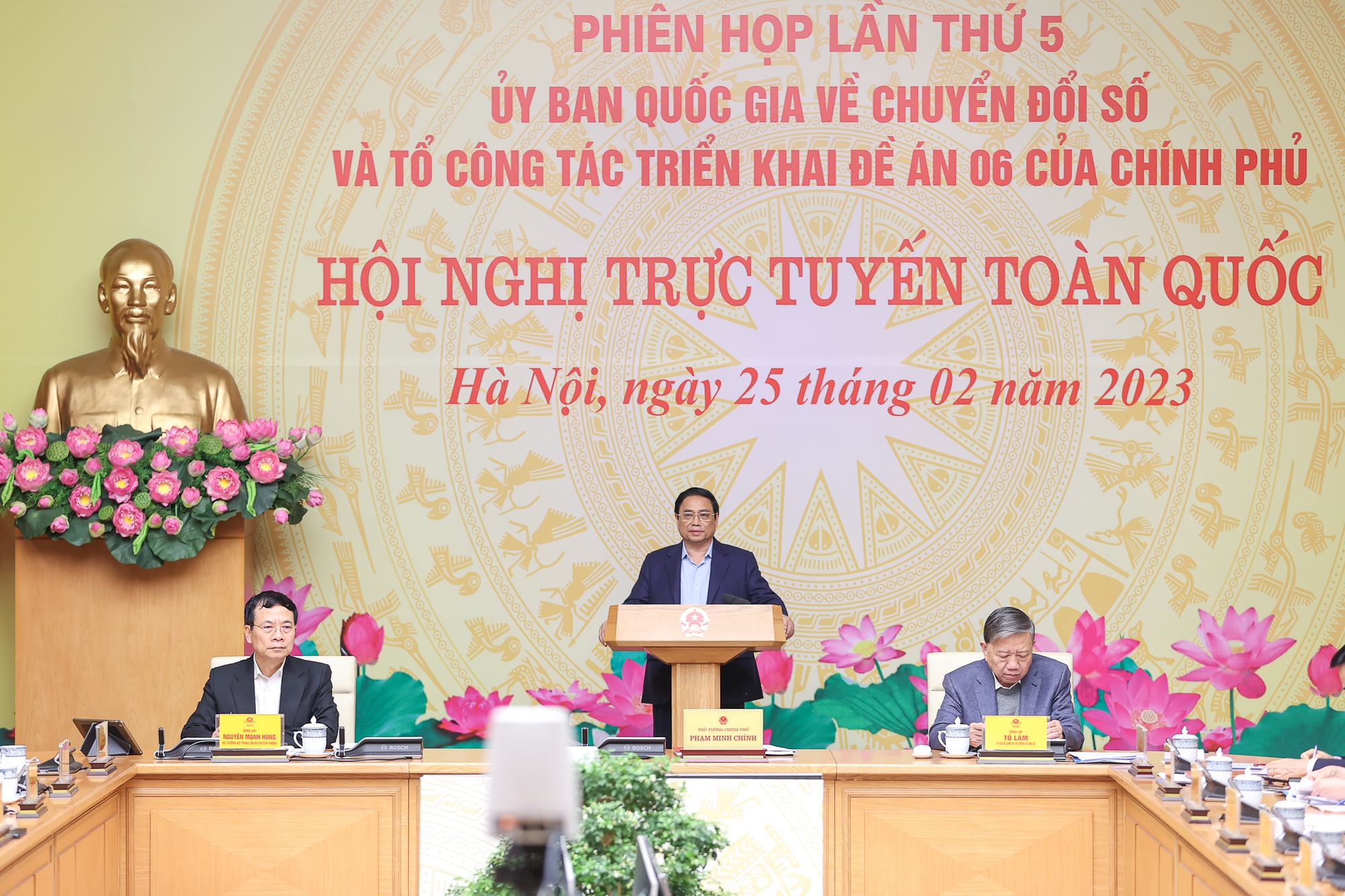 Thủ tướng: Dữ liệu là tài nguyên quốc gia, là nguồn lực, động lực phát triển trong kỷ nguyên số - Ảnh 10. Thủ tướng: Dữ liệu là tài nguyên quốc gia, là nguồn lực, động lực phát triển trong kỷ nguyên số - Ảnh 10.
