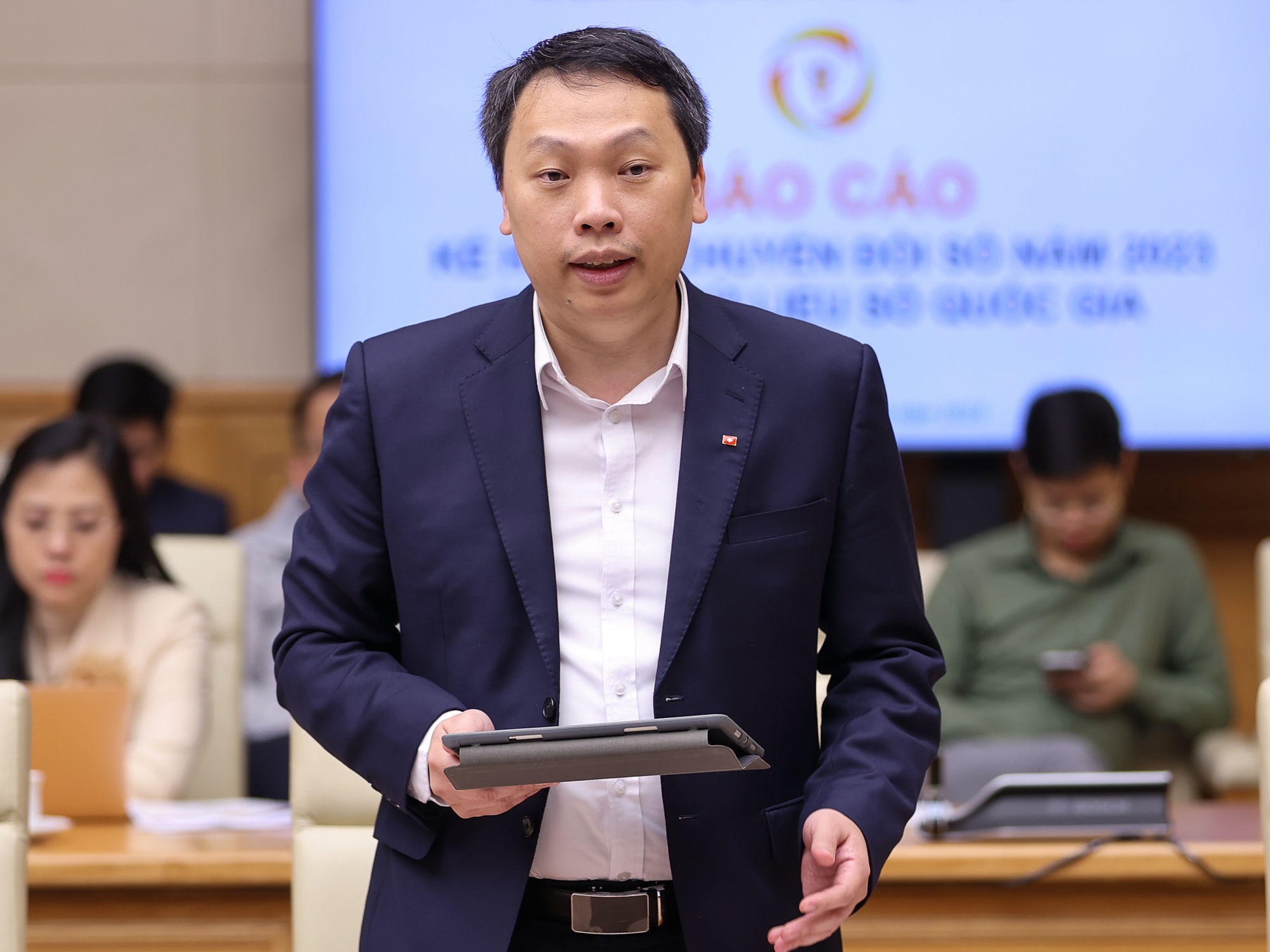 Thủ tướng: Dữ liệu là tài nguyên quốc gia, là nguồn lực, động lực phát triển trong kỷ nguyên số - Ảnh 3. Thủ tướng: Dữ liệu là tài nguyên quốc gia, là nguồn lực, động lực phát triển trong kỷ nguyên số - Ảnh 3.