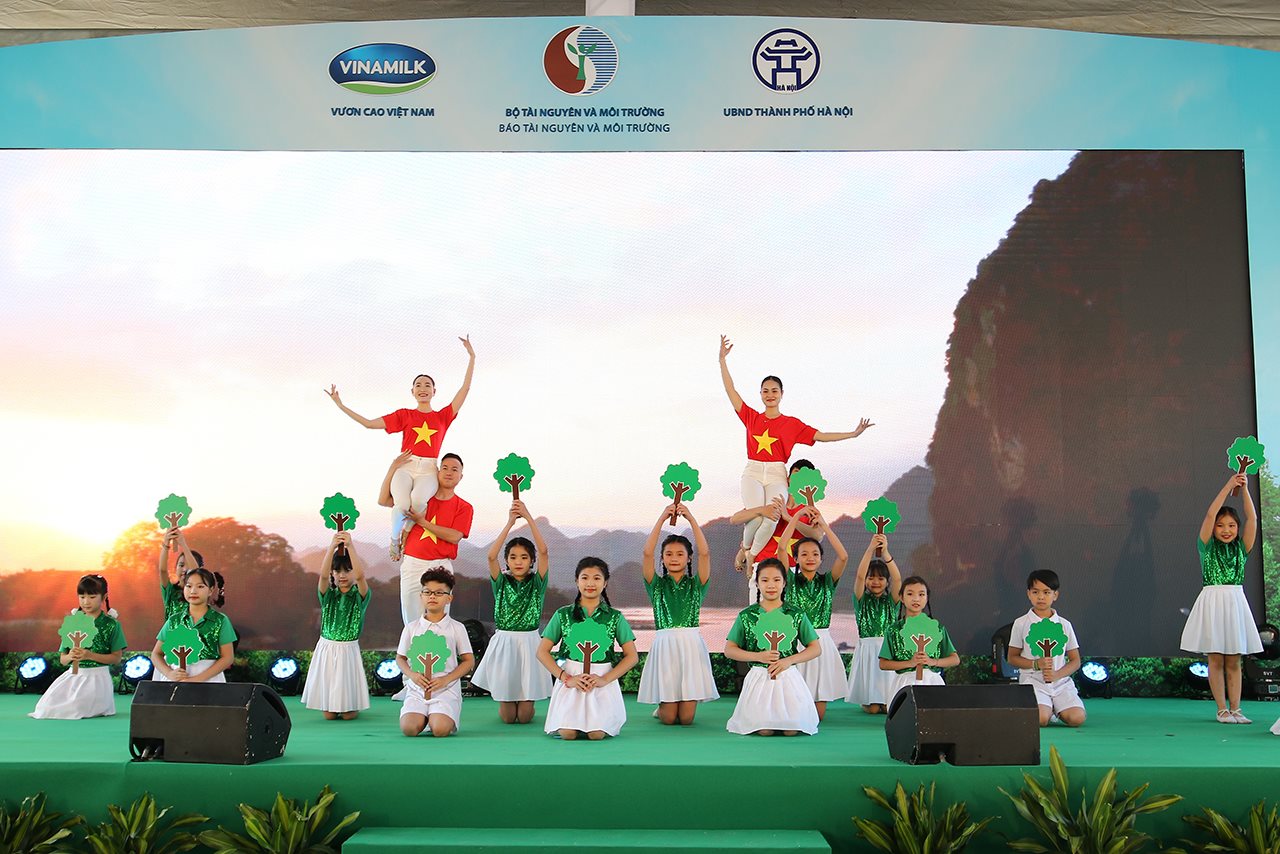 small_ptt-tran-hong-ha_6.jpg