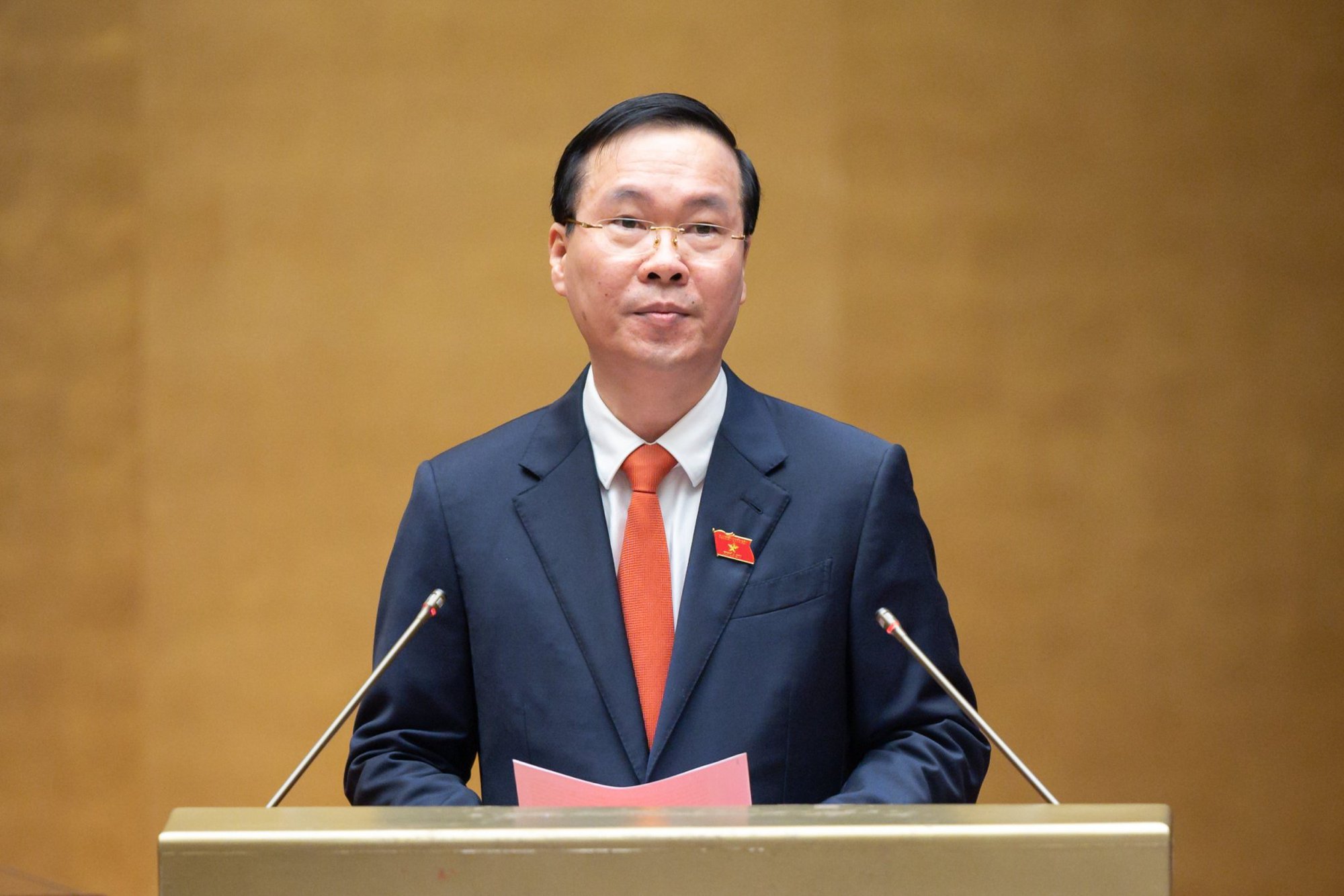 Tân Chủ tịch nước Võ Văn Thưởng: “Sẽ không ngừng tu dưỡng, rèn luyện, nỗ lực hoàn thành tốt nhiệm vụ” - Ảnh 1. Tân Chủ tịch nước Võ Văn Thưởng: “Sẽ không ngừng tu dưỡng, rèn luyện, nỗ lực hoàn thành tốt nhiệm vụ” - Ảnh 1.