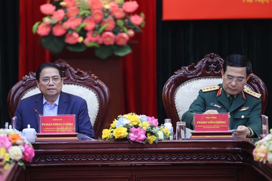 Thủ tướng làm việc với Tập đoàn Viettel về nghiên cứu, sản xuất sản phẩm công nghệ cao - Ảnh 6. Thủ tướng làm việc với Tập đoàn Viettel về nghiên cứu, sản xuất sản phẩm công nghệ cao - Ảnh 6.