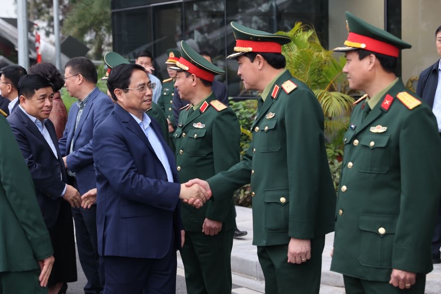 Thủ tướng làm việc với Tập đoàn Viettel về nghiên cứu, sản xuất sản phẩm công nghệ cao - Ảnh 1. Thủ tướng làm việc với Tập đoàn Viettel về nghiên cứu, sản xuất sản phẩm công nghệ cao - Ảnh 1.