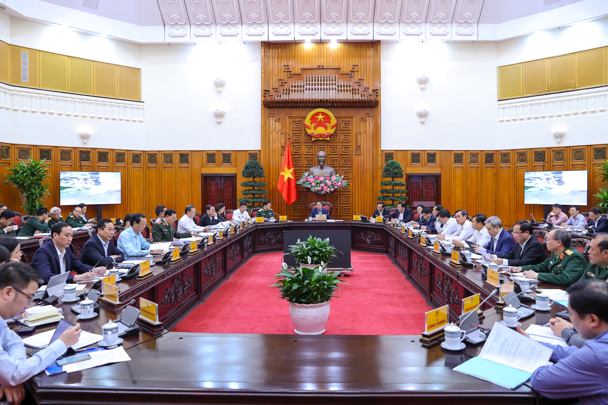 Thủ tướng Phạm Minh Chính chủ trì phiên họp Ban Chỉ đạo phòng thủ dân sự quốc gia - Ảnh 3. Thủ tướng Phạm Minh Chính chủ trì phiên họp Ban Chỉ đạo phòng thủ dân sự quốc gia - Ảnh 3.
