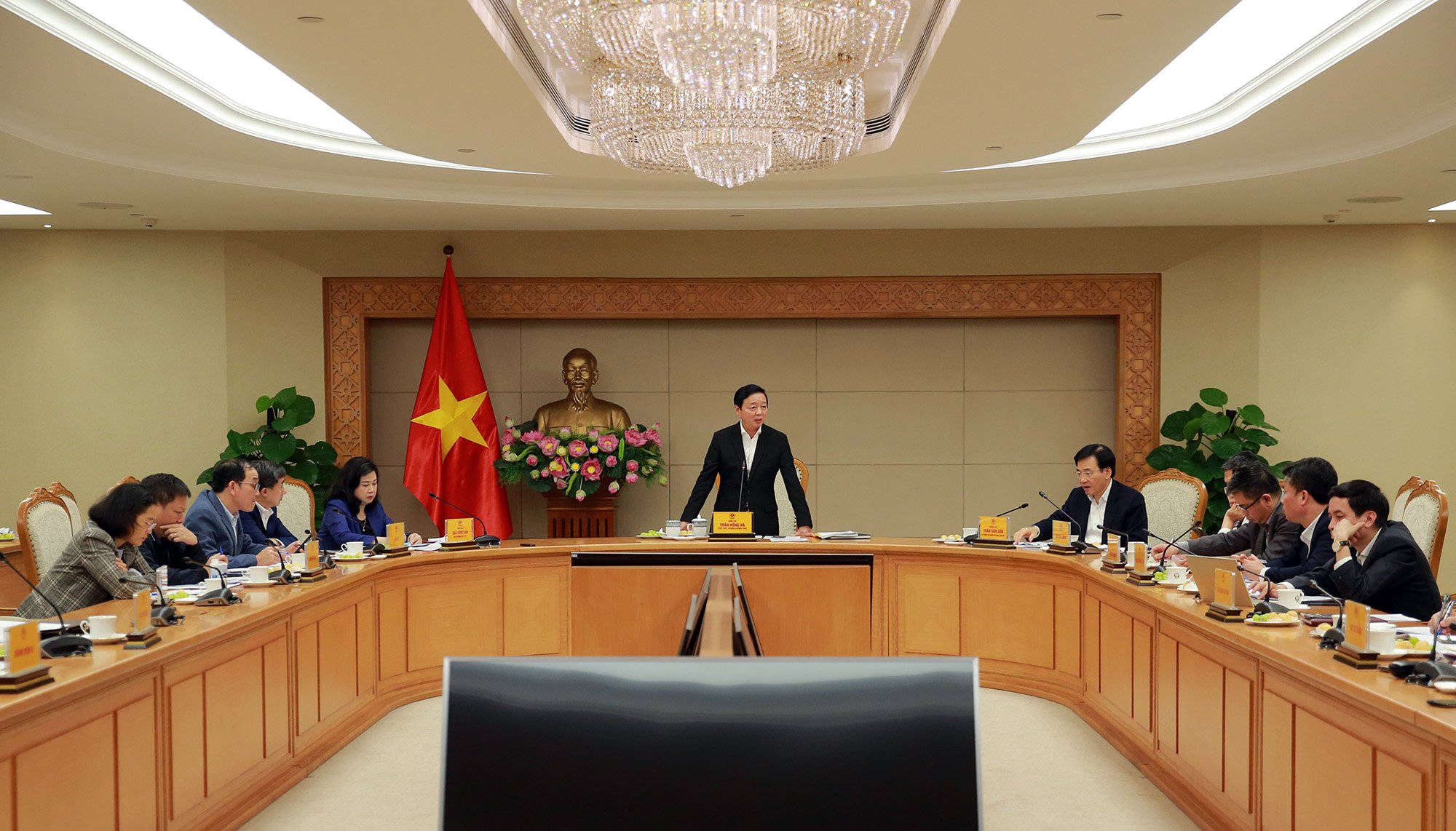 Phải chi đúng, chi đủ cho khám, chữa bệnh BHYT - Ảnh 4. Phải chi đúng, chi đủ cho khám, chữa bệnh BHYT - Ảnh 4.