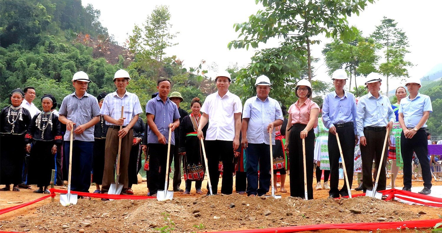 le-khoi-cong-xay-dung-cong-trinh-cau-bac-qua-song-pho-day-di-thon-bum-ken-va-thon-khuoi-ma-xa-hung-loi.(1).jpg