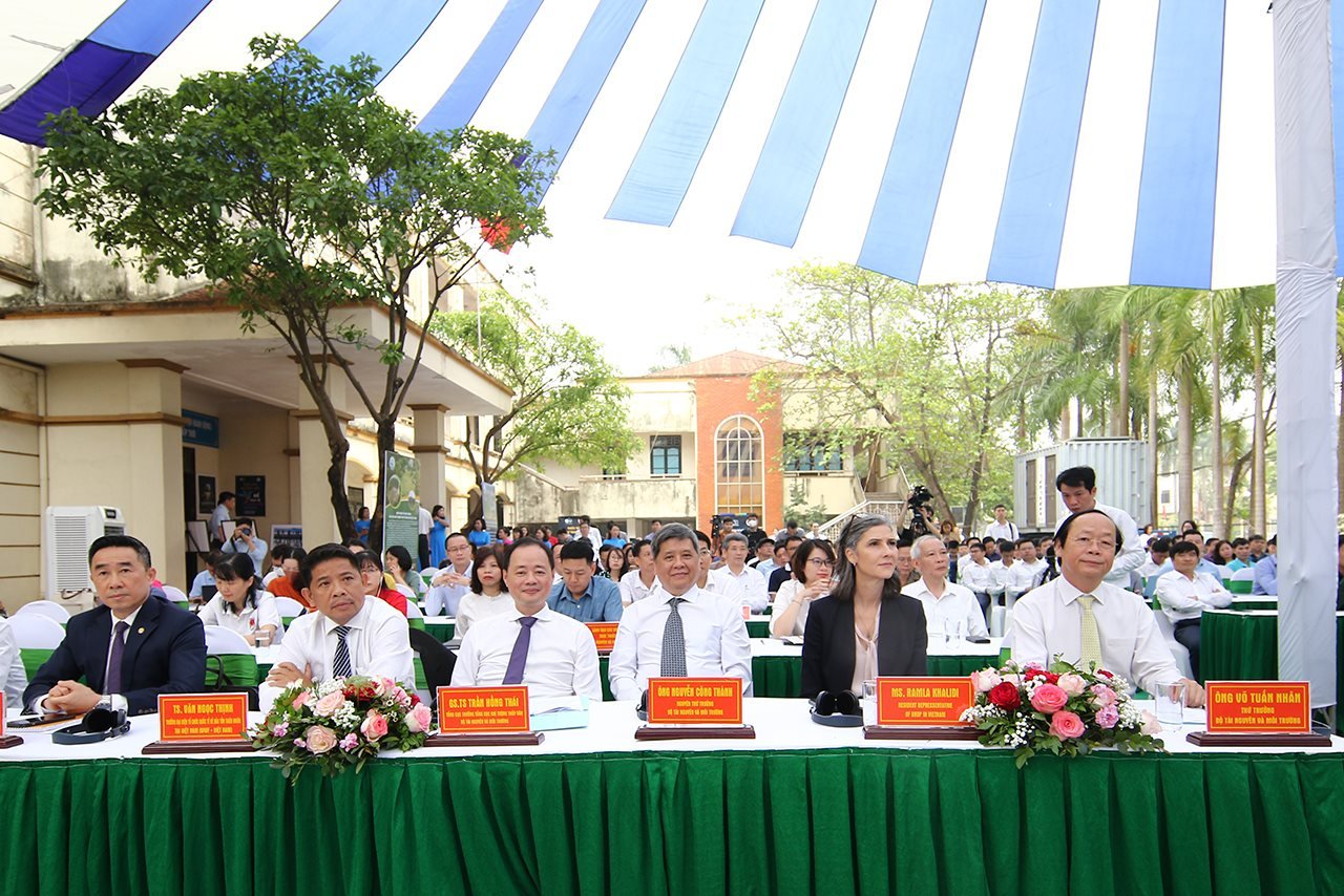 small_dai-bieu.jpg