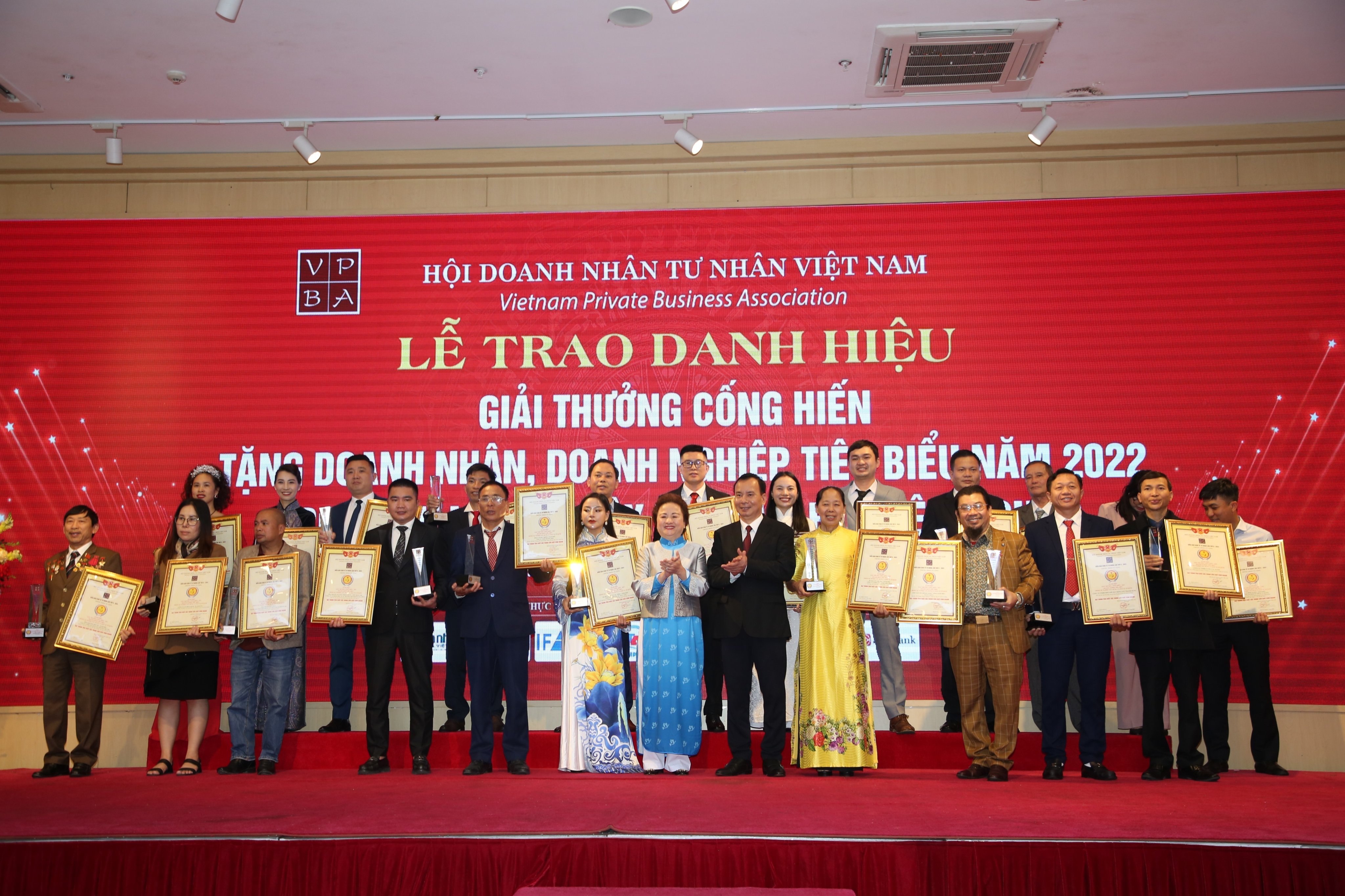 dien-dan-kinh-te-tn-lan-2-16-.jpg