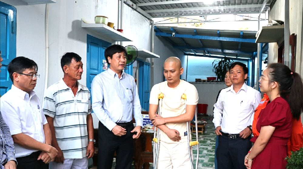 cong-doan-tong-cong-ty-phat-dien-3-trao-ho-tro.png