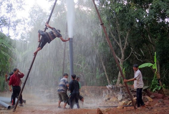 anh-khai-thac-nuoc.jpg