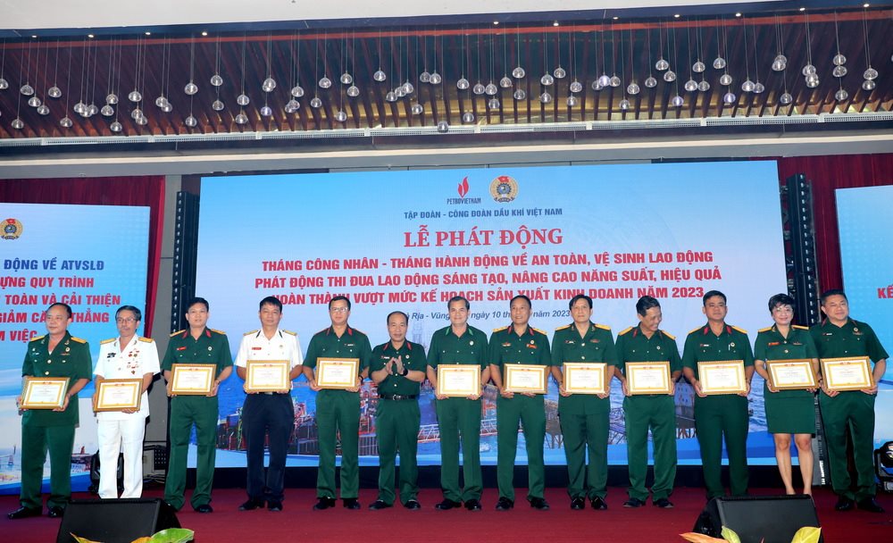 4.-khen-thuong-ccb.jpg