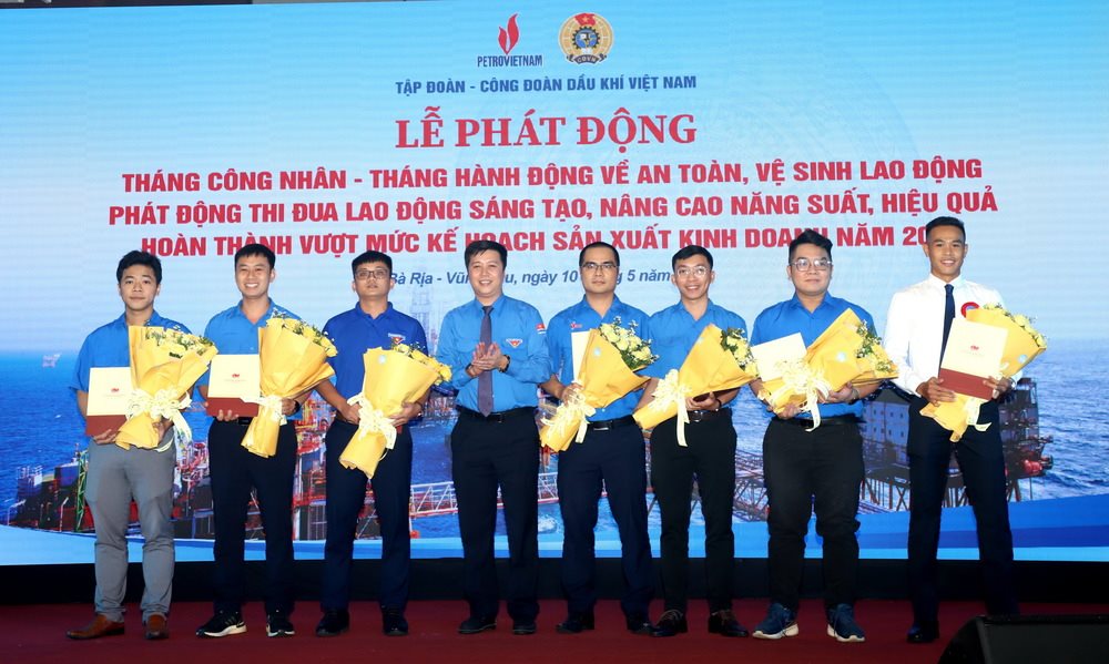 5.-khen-thuong-nguoi-tho-gioi.jpg