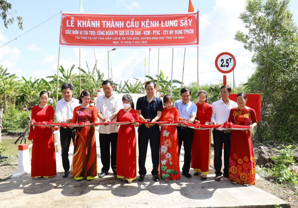 1.-cat-bang-khanh-thanh.jpg