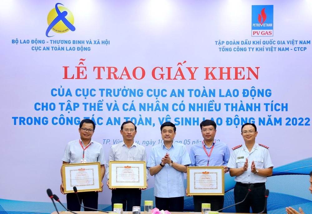 3.-tang-thuong-tap-the.jpg