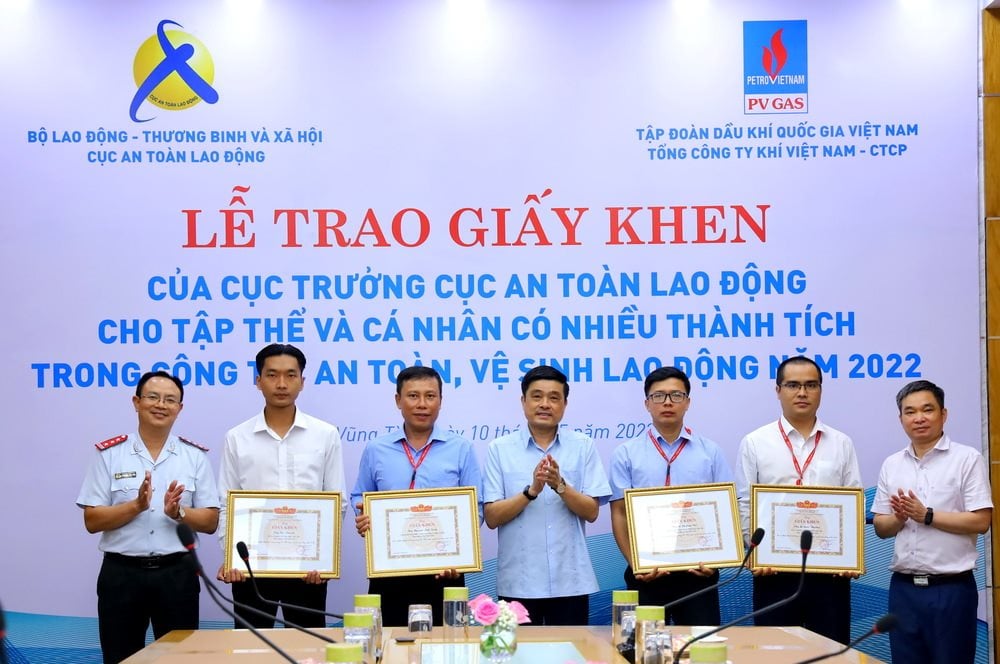 4.-tang-thuong-ca-nhan.jpg