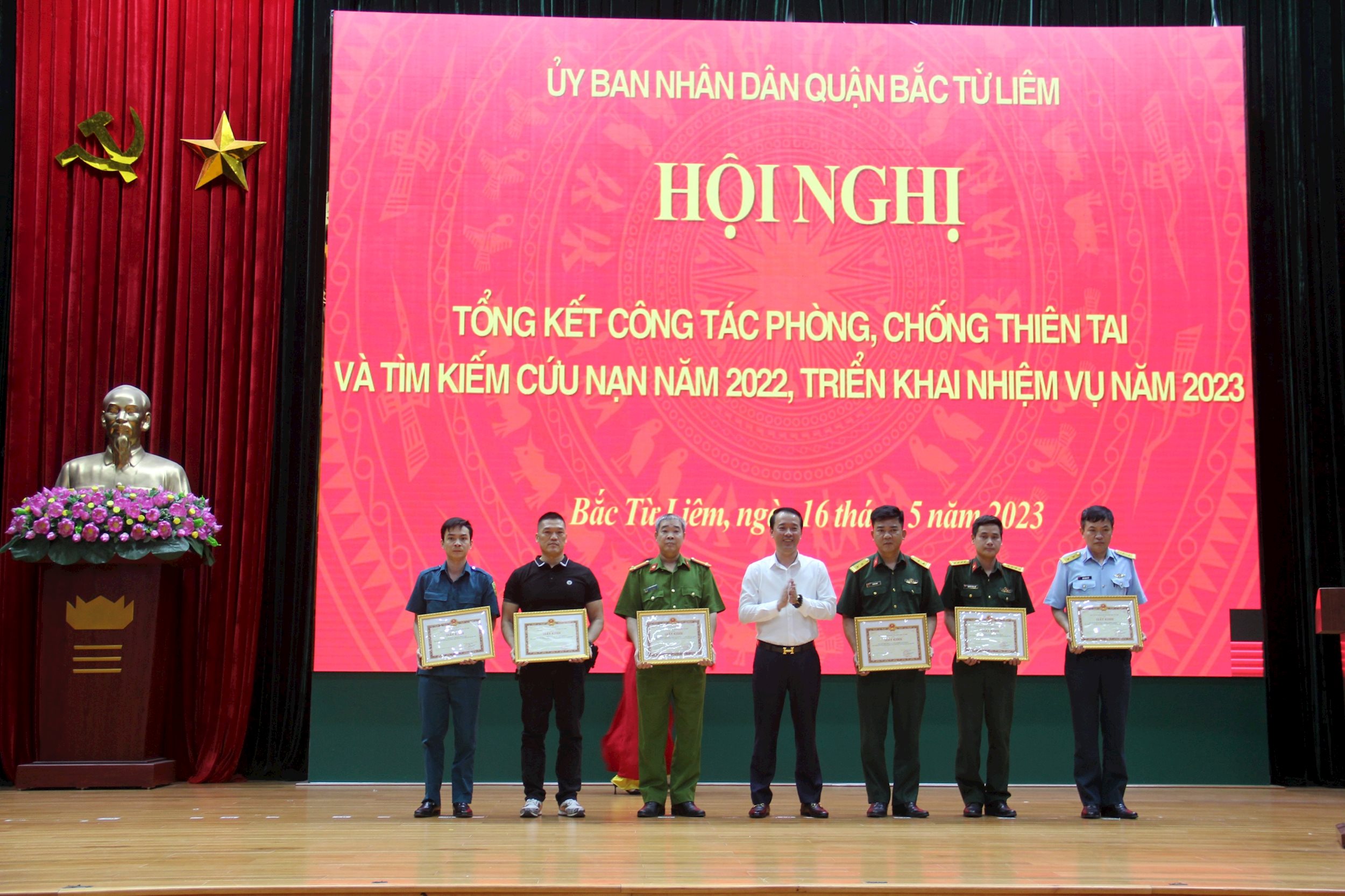 trao-thuong.jpg