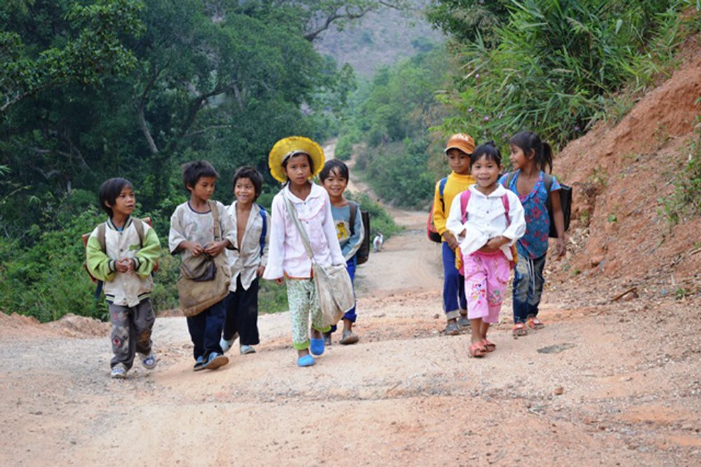 hoc-sinh-vung-cao-toi-truong.-anh-mh.jpg